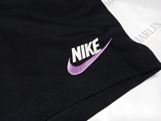 NIKE STANDARD FIT AT KNEE LENGTH TRACKSUIT SHORTS IN BLACK - MEDIUM