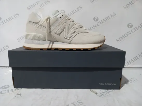 BOXED PAIR OF NEW BALANCE TRAINERS IN OFF WHITE UK SIZE 4