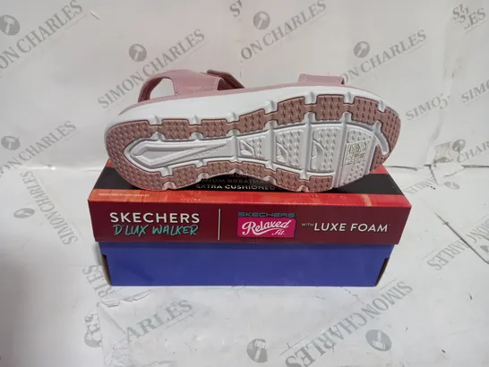 BOXED PAIR OF SKECHERS D'LUX WALKER NEW BLOCK BLACK SANDALS - SIZE 7