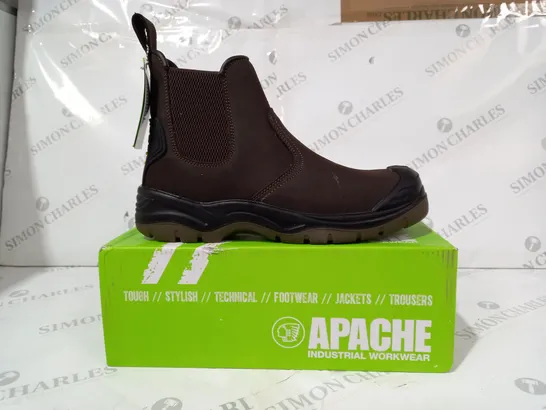 BOXED PAIR OF APACHE STEEL TOE ANKLE BOOTS IN BROWN UK SIZE 9