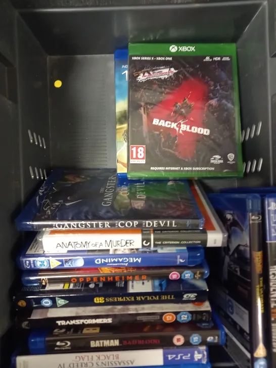 APPROXIMATELY 20 ASSORTED DVD/VIDEO GAMES TO INCLUDE NARCOS, FOR HONOR, BATMAN ETC 