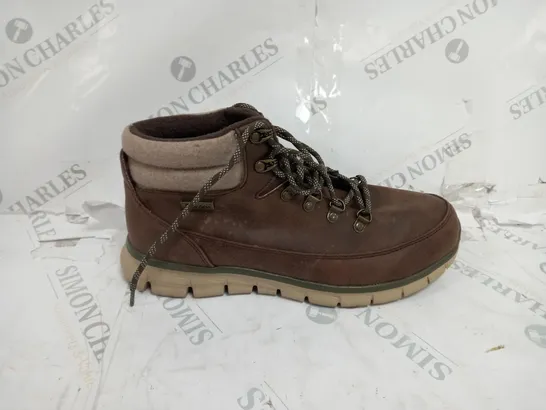 SKECHER BROWN WARM BOOT SIZE 8