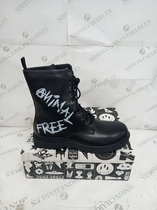 BOXED PAIR OF KOI FOOTWEAR THE STATEMENT ANIMAL FREE MENS MILITARY BOOTS - SIZE 11