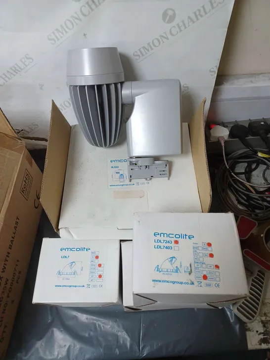 lot containg various light fittings and mounts, to include flush mounts models ldl7403,ldl7,4l522