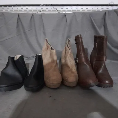 APPROXIMATELY 10 PAIRS OF ASSORTED WOMEN SHOES IN VARIOUS STYLES AND SIZES 