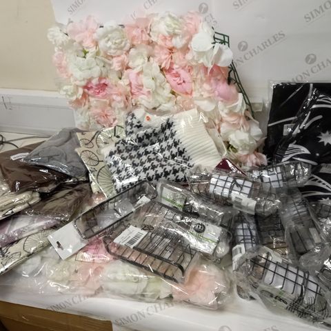 LOT OF APPROX 25 ASSORTED ITEMS TO INCLUDE FLORAL WALL DECORATIONS, FABRIC AND SINK STORAGE