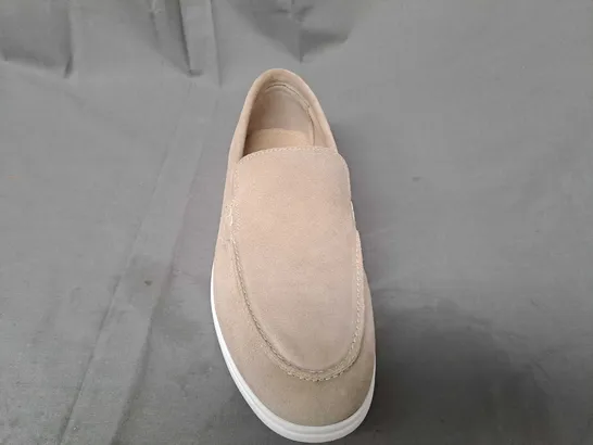 BOXED PAIR OF MOSS SLIP-ON SHOES IN STONE UK SIZE 8