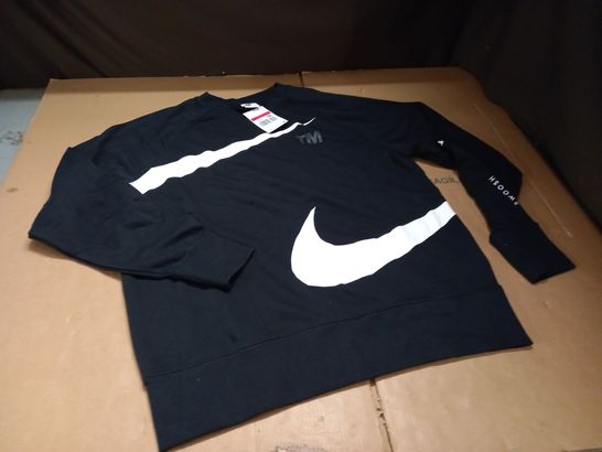 NIKE SWOOSH BLACK CREW JUMPER - L/G