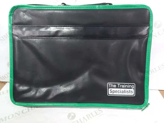 THE TRAINING SPECIALISTS LAPTOP CARRY CASE IN BLACK/GREEN