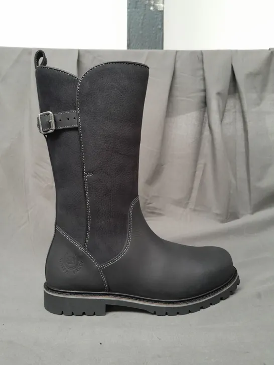 BOXED PAIR OF BAREBACK QUEBEC WATERPROOF BOOTS IN BLACK EU SIZE 38