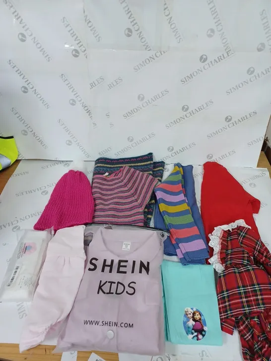 BOX OF ASSORTED CHILDRENS CLOTHING VARYING IN SIZE/COLOUR/STYLE TO INCLUDE:  TOPS, DRESSES, JUMPERS