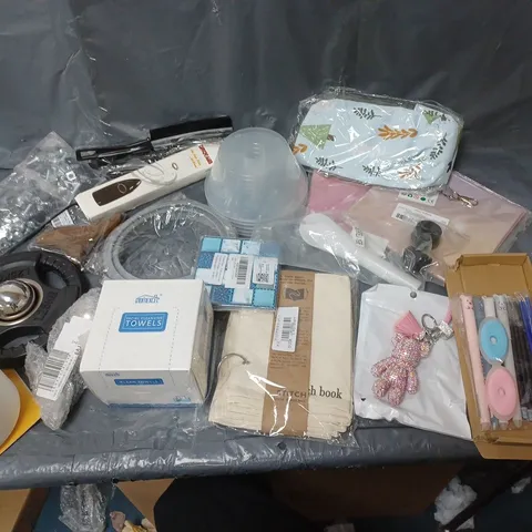 LOT CONTAINING VARIOUS HOUSEHOLD ITEMS TO INCLUDE; FACE TOWELS, MILK WHISK, PENS, ETC.