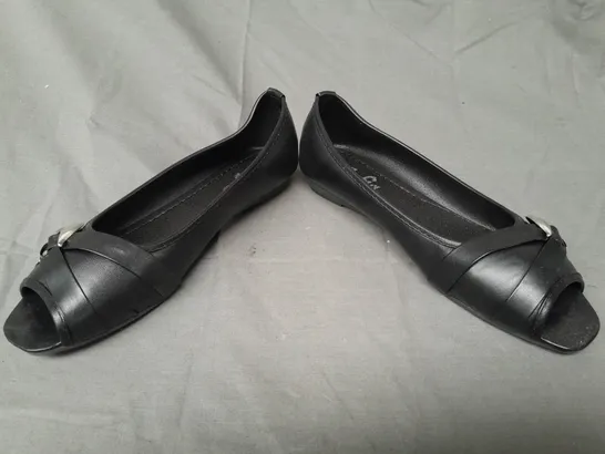 BOXED PAIR OF SOFIA PEEP TOE SLIP-ON SHOES IN BLACK EU SIZE 39