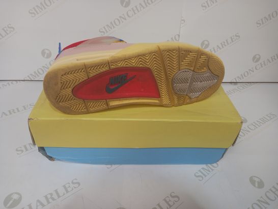 BOXED PAIR OF DESIGNER SHOES IN THE STYLE OF NIKE IN MULTICOLOUR UK SIZE 7