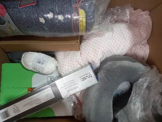 BOX OF APPROXIMATELY 10 ASSORTED HOUSEHOLD ITEMS TO INCLUDE KNITTING YARN, FILTER SHOWER HEAD, ALUMINIUM FOIL, ETC