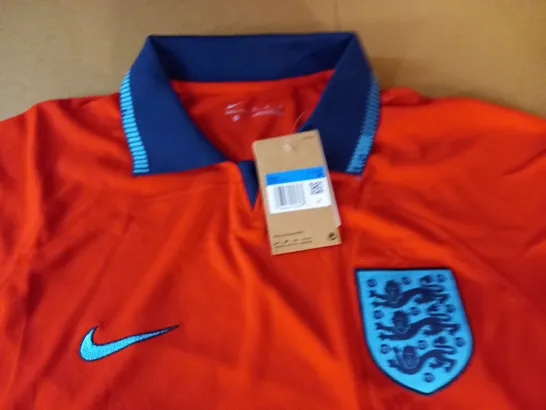 ENGLAND RED FOOTBALL SHIRT - M