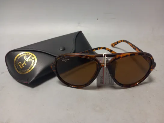 BOXED RAY-BAN SUNGLASSES