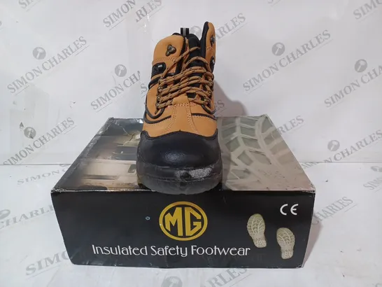 BOXED PAIR OF MG SAFETY BOOTS IN TAN/BLACK UK SIZE 8