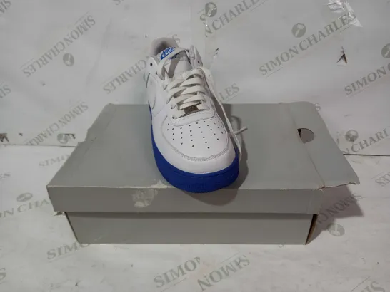 BOXED PAIR OF NIKE AIR FORCE 1 TRAINERS IN WHITE/BLUE UK SIZE 8.5