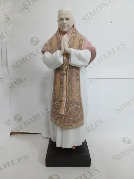 BOXED LLADRO POPE BENEDICTUS XVI 8266