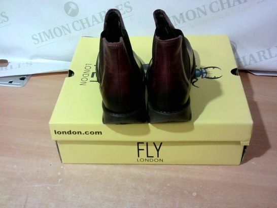 BOXED PAIR OF LONDON FLY SIZE 38