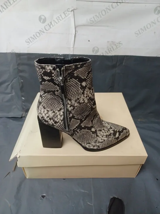 BOXED PAIR OF FAITH BIGGIE GREY SYNTHETIC ANKLE BOOTS SIZE 3