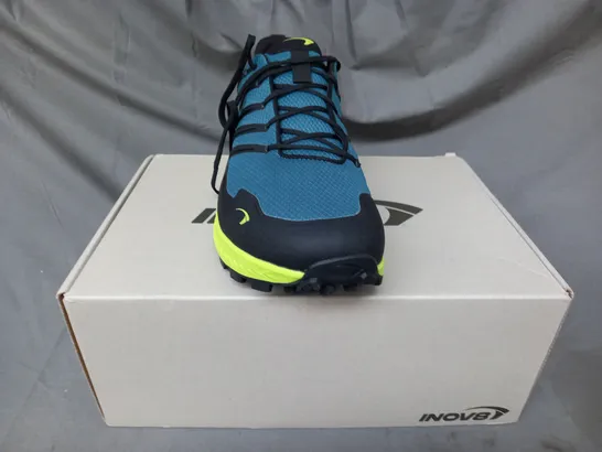 BOXED PAIR OF INOV8 ROCLITE GTX SHOES IN DARK OCEAN/BLACK/LIME UK SIZE 13