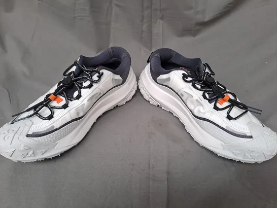 BOXED PAIR OF NIKE ACG MOUNTAIN FLY 2 LOW SHOES IN WHITE UK SIZE 9