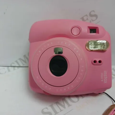 FUJIFILM INSTAX MINI 9 INSTANT CAMERA IN PINK