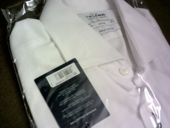 BAGGED T.M.LEWIN FITTED CUTAWAY TEXTURED WHITE SHIRTS - 15.5 / 34.5