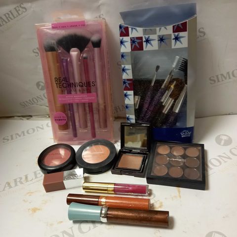LOT OF APPROX 8 ASSORTED MAKEUP PRODUCTS TO INCLUDE m.a.c eyeshadow palette, BARE MINERALS BLUSH, CLINIQUE LIP COLOUR, ETC