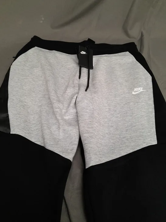 NIKE MENS TRACKSUIT PANTS IN GREY & BLACK - XXL