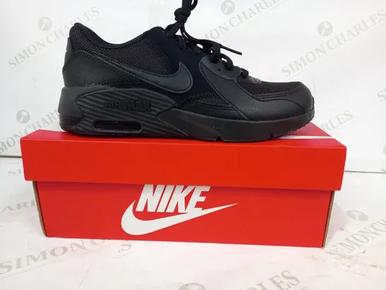 BOXED PAIR OF NIKE AIR MAX EXCEE SHOES IN BLACK UK SIZE 5.5