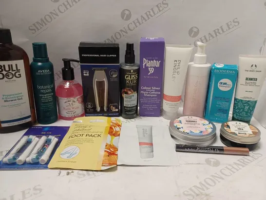 LOT OF APPROX 12 ASSORTED BEAUTY PRODUCTS TO INCLUDE PHILIP KINGSLEY TREATMENT, THE BODY SHOP OIL-CONTROL EXFOLIATOR, THE BODY SHOP CAMOMILE CLEANSING BUTTER, ETC 