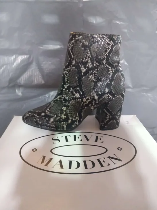 BOXED STEVE MADDEN THERESE GREY SNAKE SYNTHETIC ANKLE BOOTS SIZE 8