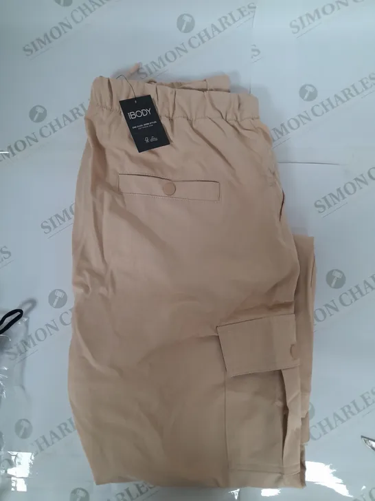 APPROXIMATELY 18 ASSORTED COTTON ON CLOTHING ITEMS TO INCLUDE OVERSIZED CREW SWEATER SIZE L, WIDE LEG JEANS SIZE 40, LEGGINGS SIZE M, WOVEN CARGO PANTS SIZE L