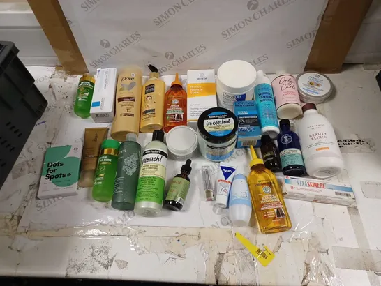 LOT OF APPROXIMATELY 20 HEALTH AND BEAUTY ITEMS TO INCLUDE THE BODY SHOP CAMOMILE CLEANSING BUTTER, DOVE SELF TAN MOISTURISER, AND DOTS FOR SPOTS+ ETC.