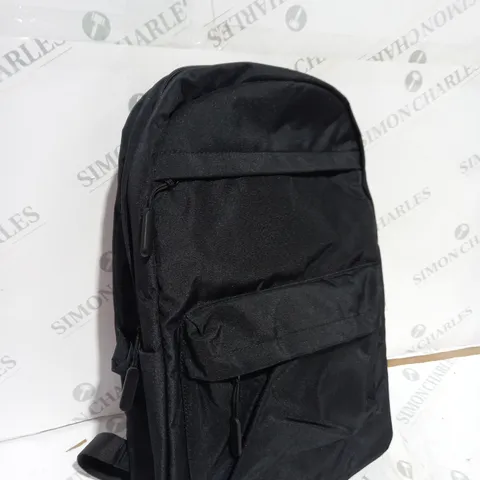 SAKUTANE BLACK BACKPACK WITH ZIP POCKETS 