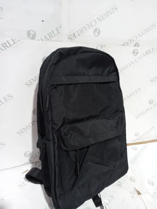 SAKUTANE BLACK BACKPACK WITH ZIP POCKETS 