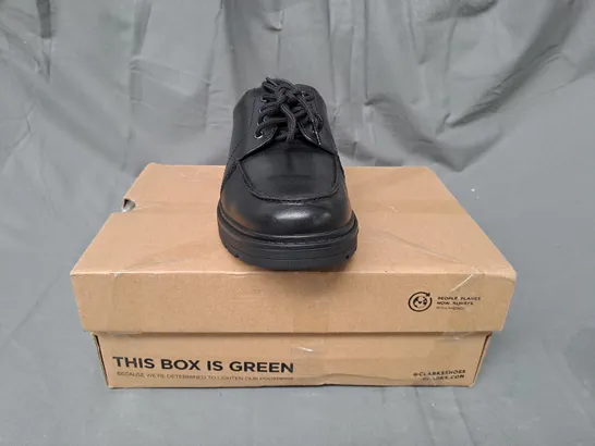 BOXED PAIR OF CLARKS SHOES IN BLACK UK SIZE 5.5