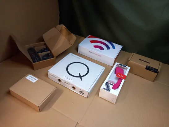 LOT OF APPROX 6 BOXED ASSORTED HOUSEHOLD ITEMS TO INCLUDE: SKY BROADBAND HUB, SKY Q MINI, RETRO HANDSET