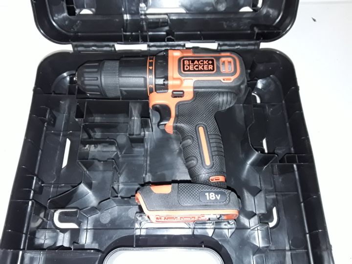 Lot 2106 BLACK AND DECKER BCD700S DRILL IN CASE Simon Charles