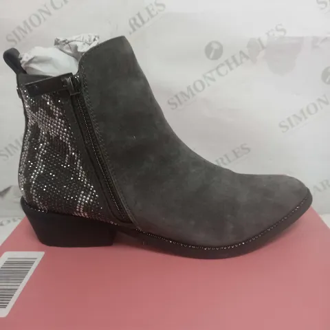 MODA IN PELLE KATREENA ANKLE BOOT IN DARK GREY - SIZE 39