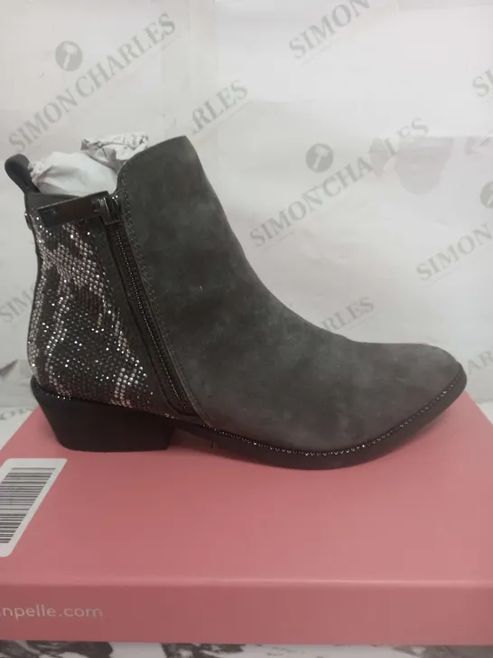 MODA IN PELLE KATREENA ANKLE BOOT IN DARK GREY - SIZE 39