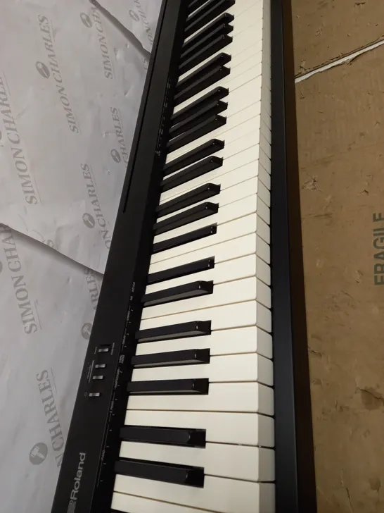 ROLAND FP-10 DIGITAL PIANO, 88-KEY DIGITAL PIANO