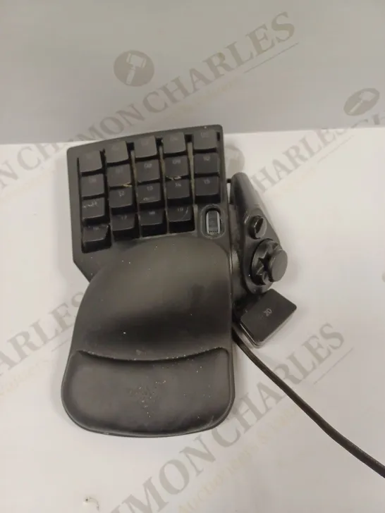 RAZER TARTARUS V2 MECHA-MEMBRANE GAMING KEYPAD 