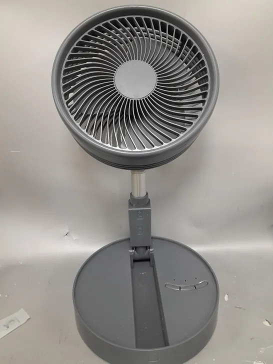 BOXED BELL & HOWELL RECHARGEABLE EXTENDABLE DESK & FLOOR FAN IN GREY