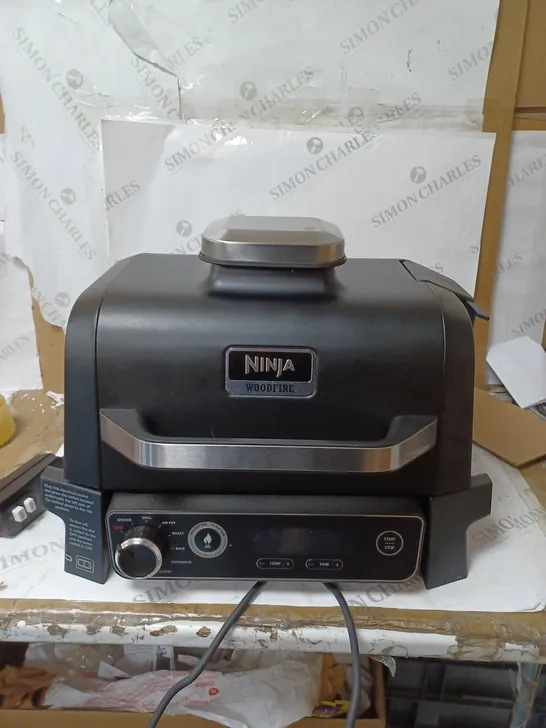 BOXED NINJA WOODFIRE ELECTRIC BBQ GRILL & SMOKER WITH AIR FRY FUNCTION OG701UKQ