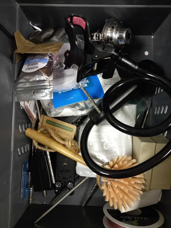 BOX OF APPROXIMATELY 15 ASSORTED HOUSEHOLD ITEMS TO INCLUDE SOLAR STRING LIGHTS, FIRE DOOR SASH LOCK, KNIFE SHARPENER ETC 