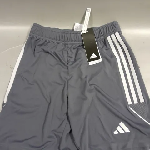 ADIDAS AEROREADY CHILDRENS FOOTBALL SHORTS - 11/12